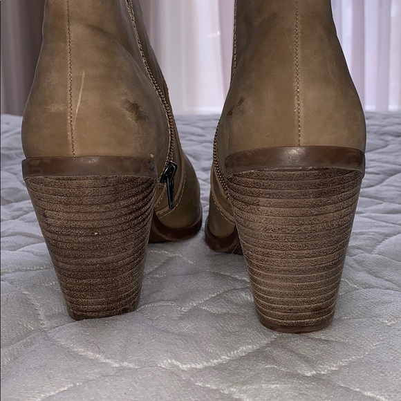 Boots - Picture 5 of 8